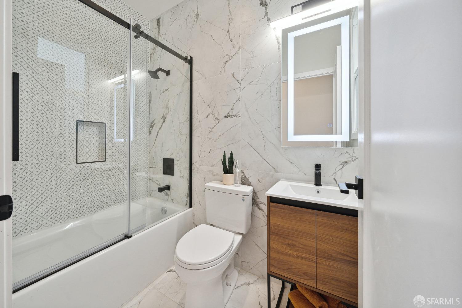1492 Larkin Street Unit: 7