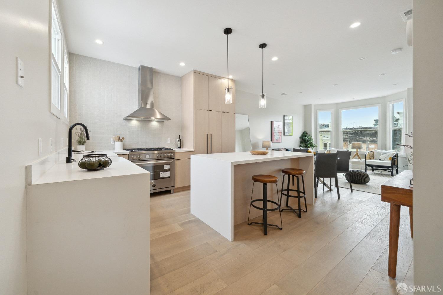 1492 Larkin Street Unit: 7
