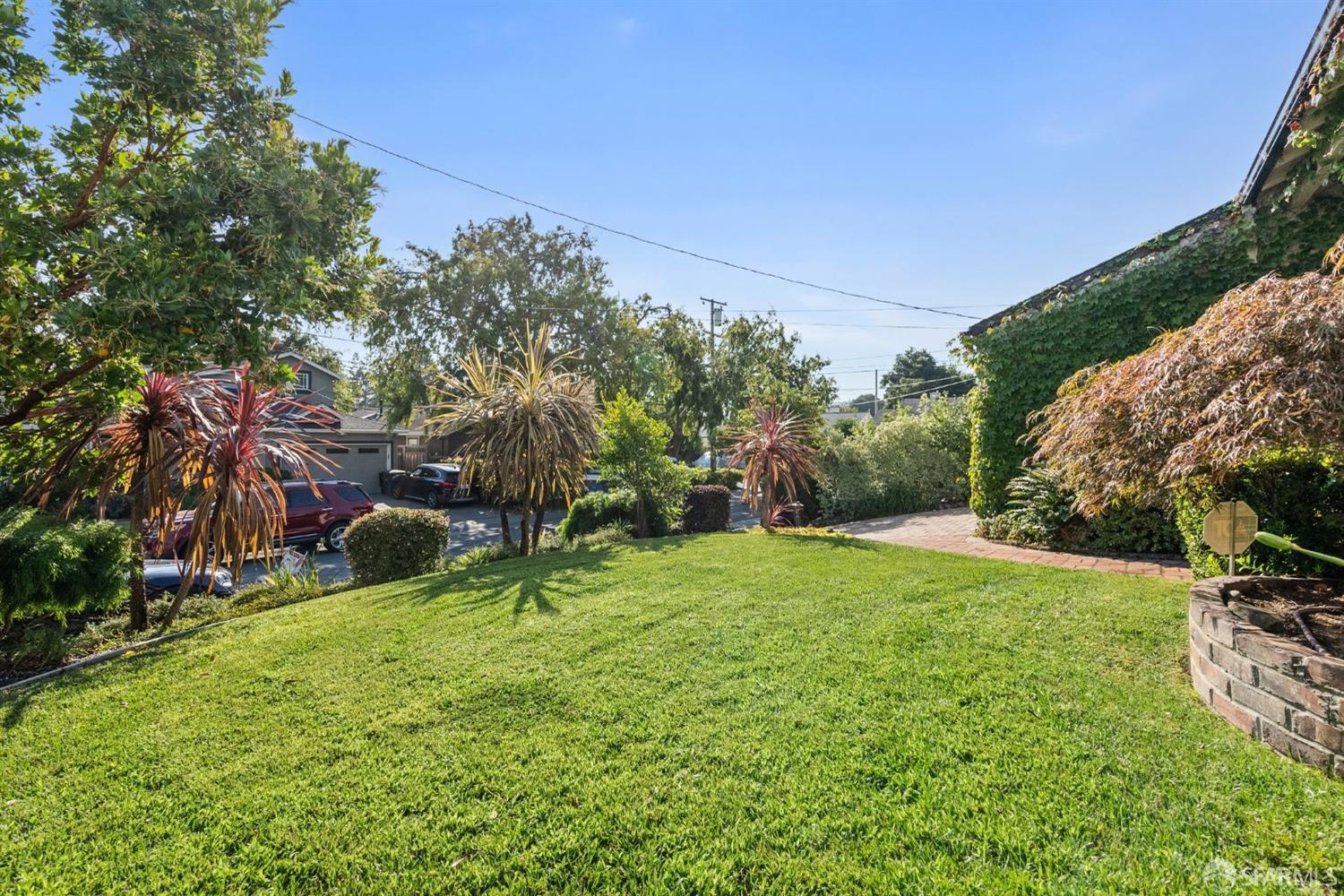 2842 Fernwood Street