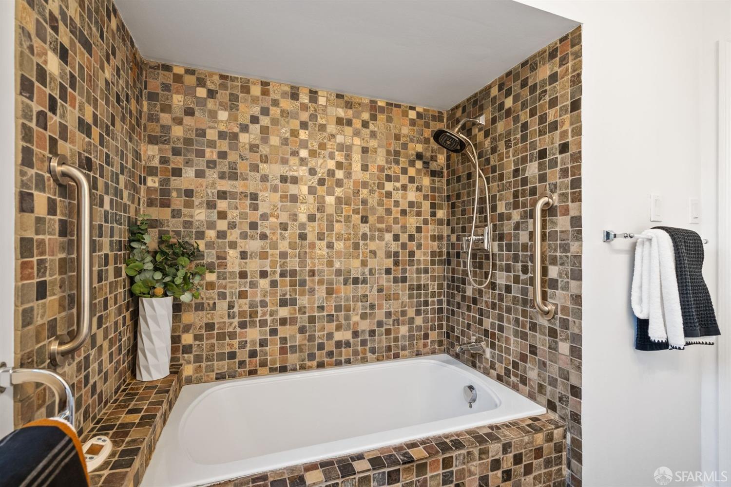 2842 Fernwood Street