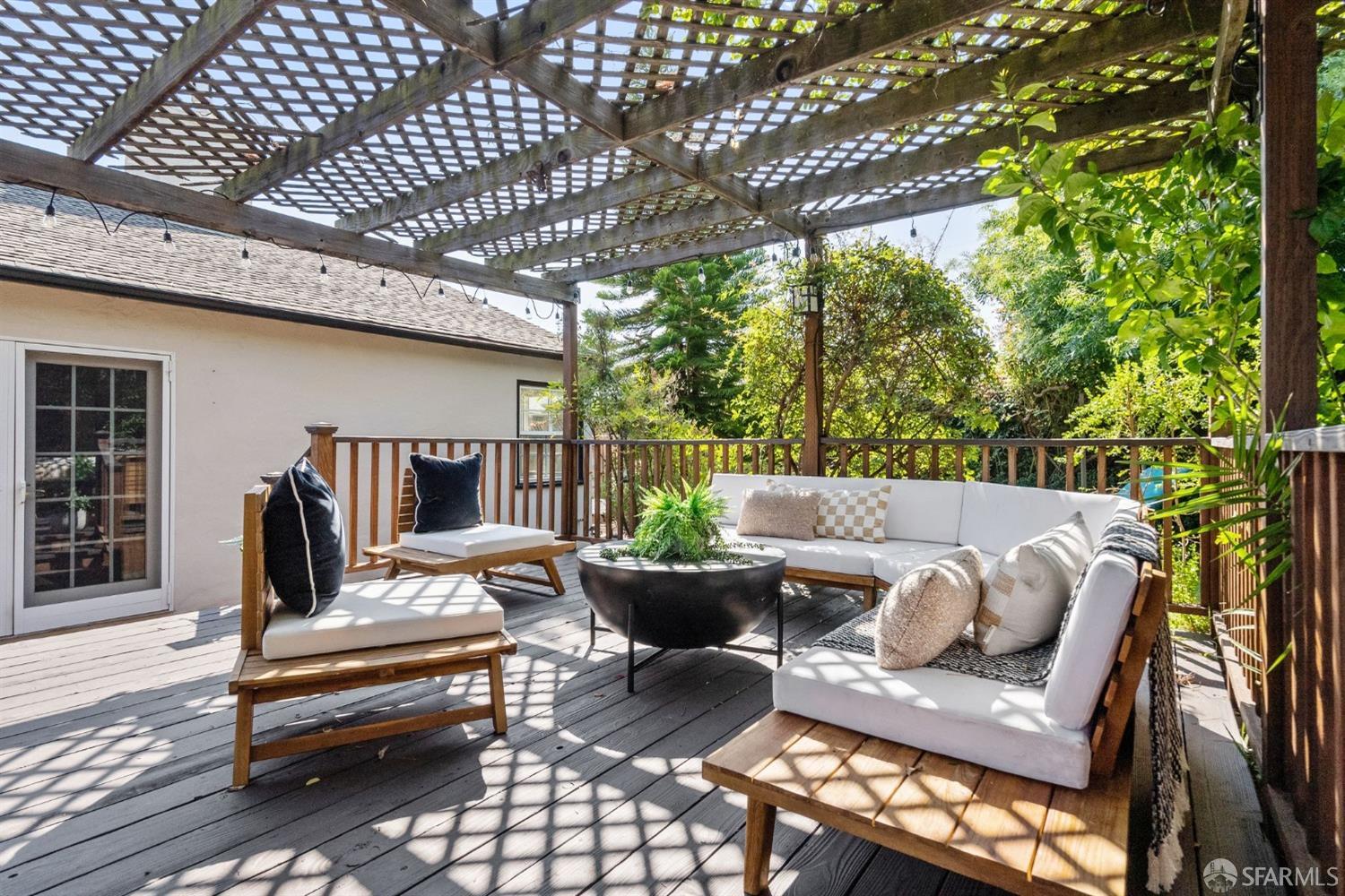 2842 Fernwood Street