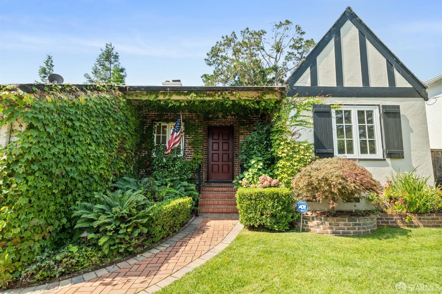 2842 Fernwood Street