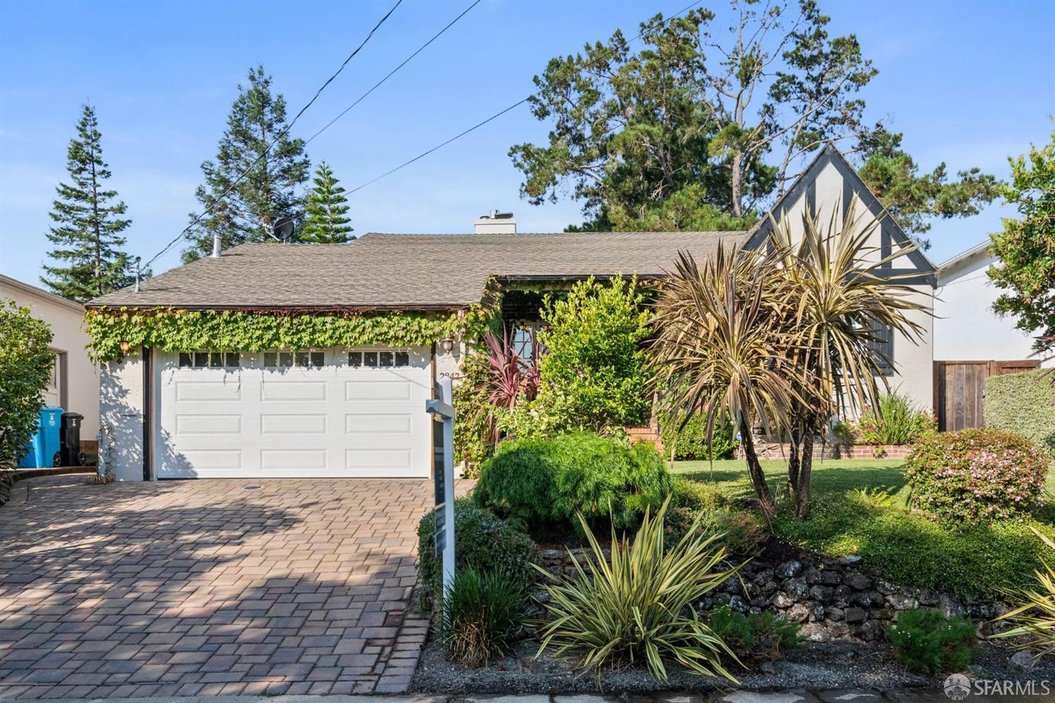 2842 Fernwood Street