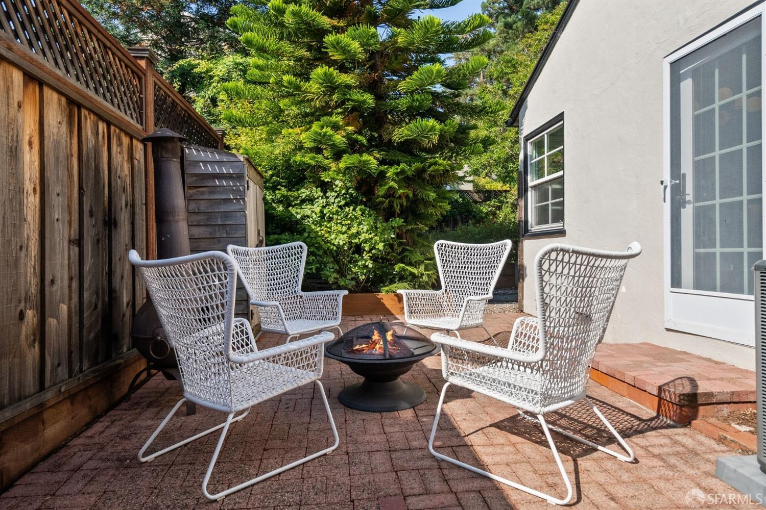 2842 Fernwood Street