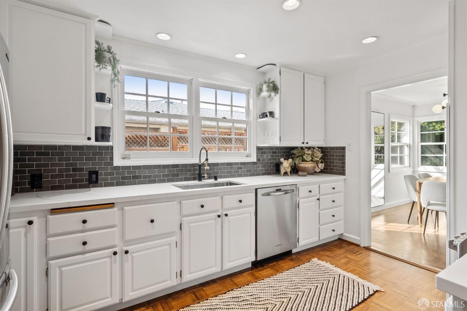 2842 Fernwood Street