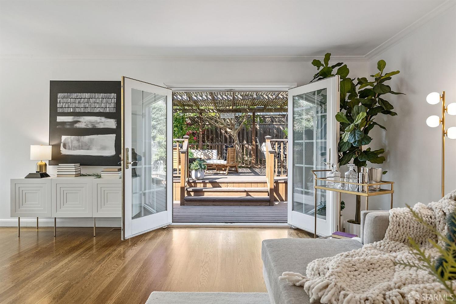 2842 Fernwood Street