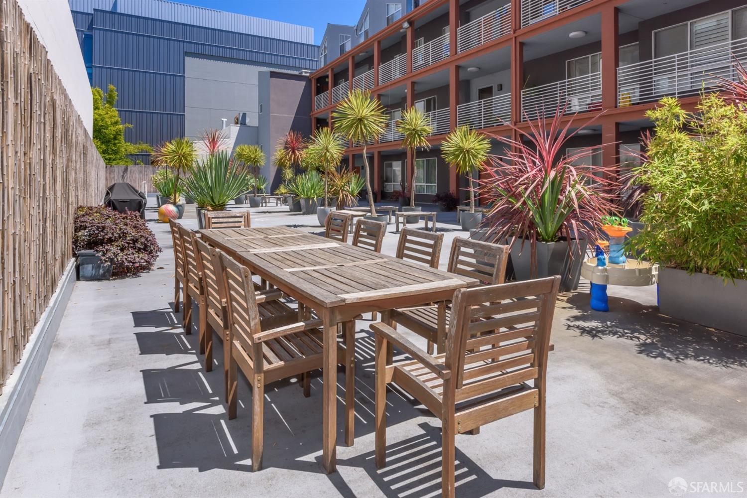 638 19th Street Unit: 8