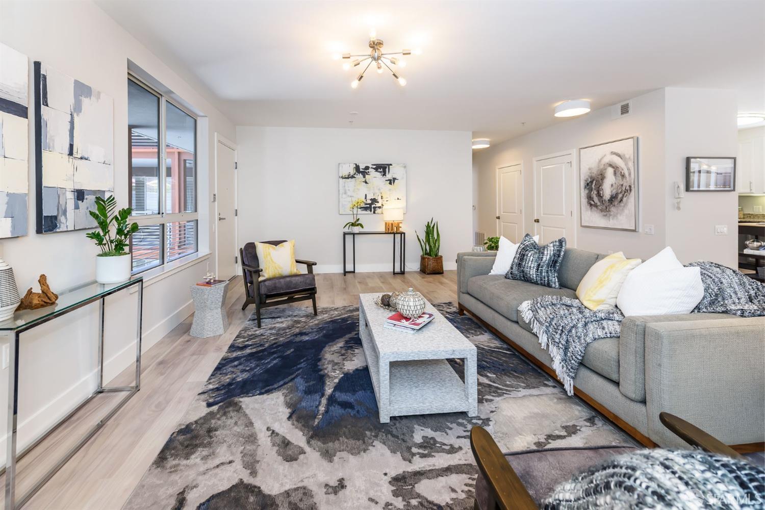 638 19th Street Unit: 8