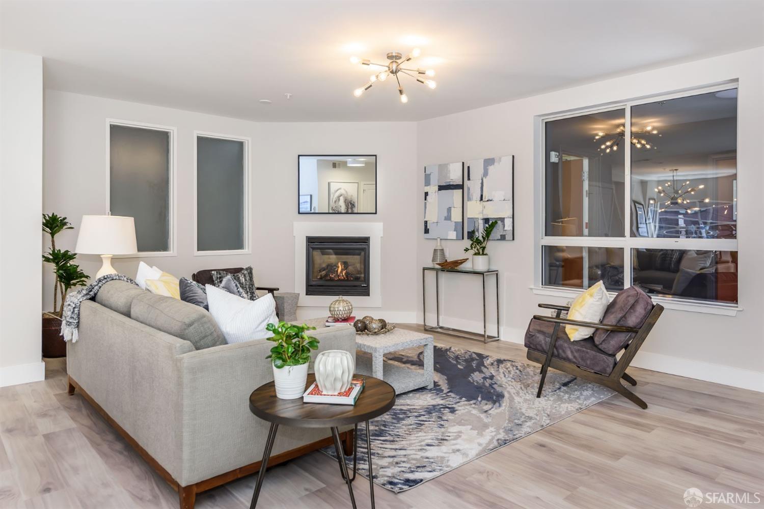 638 19th Street Unit: 8