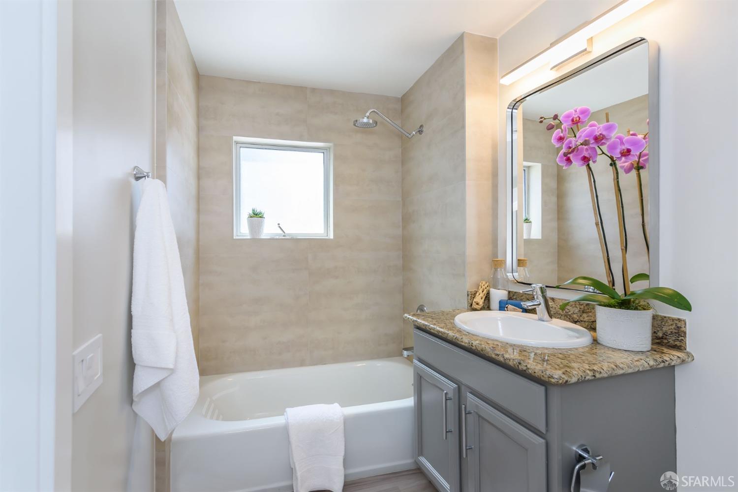 638 19th Street Unit: 8