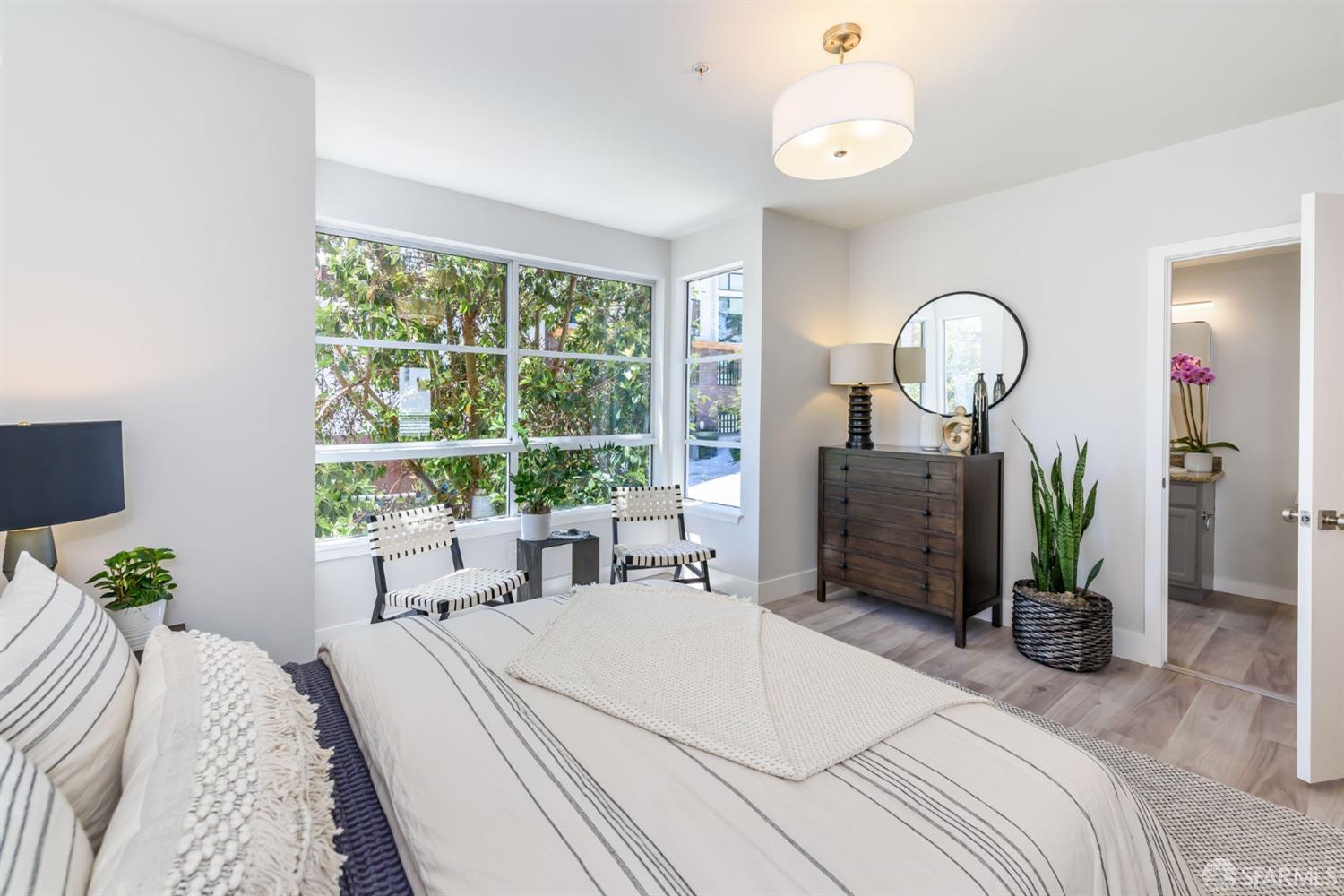 638 19th Street Unit: 8