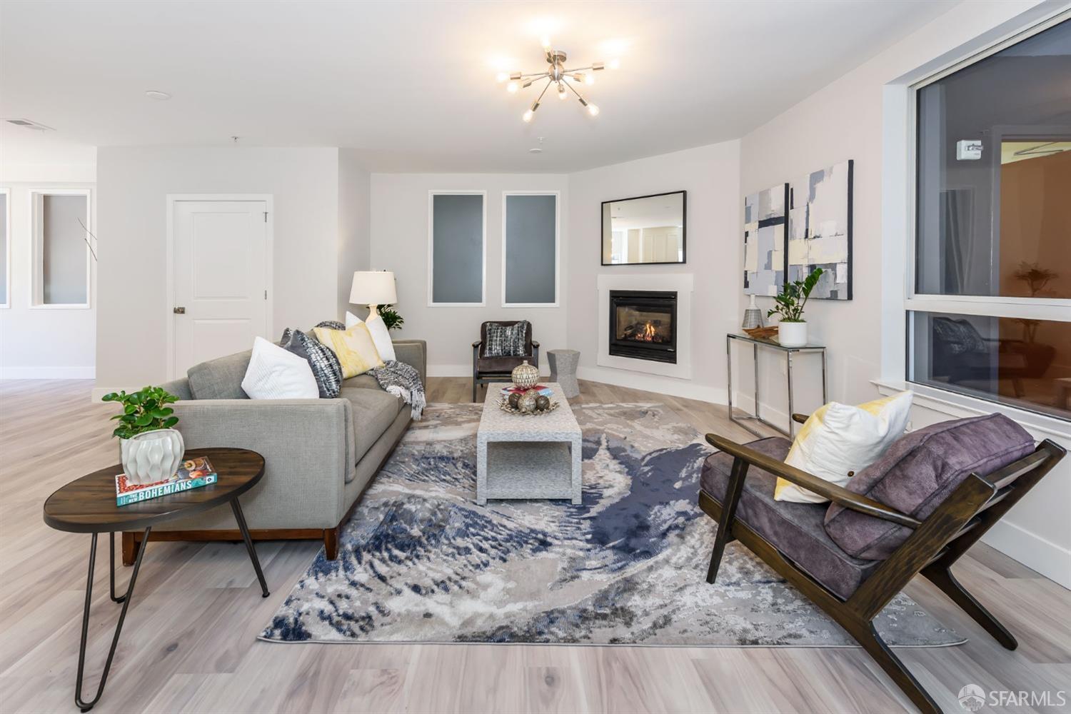 638 19th Street Unit: 8