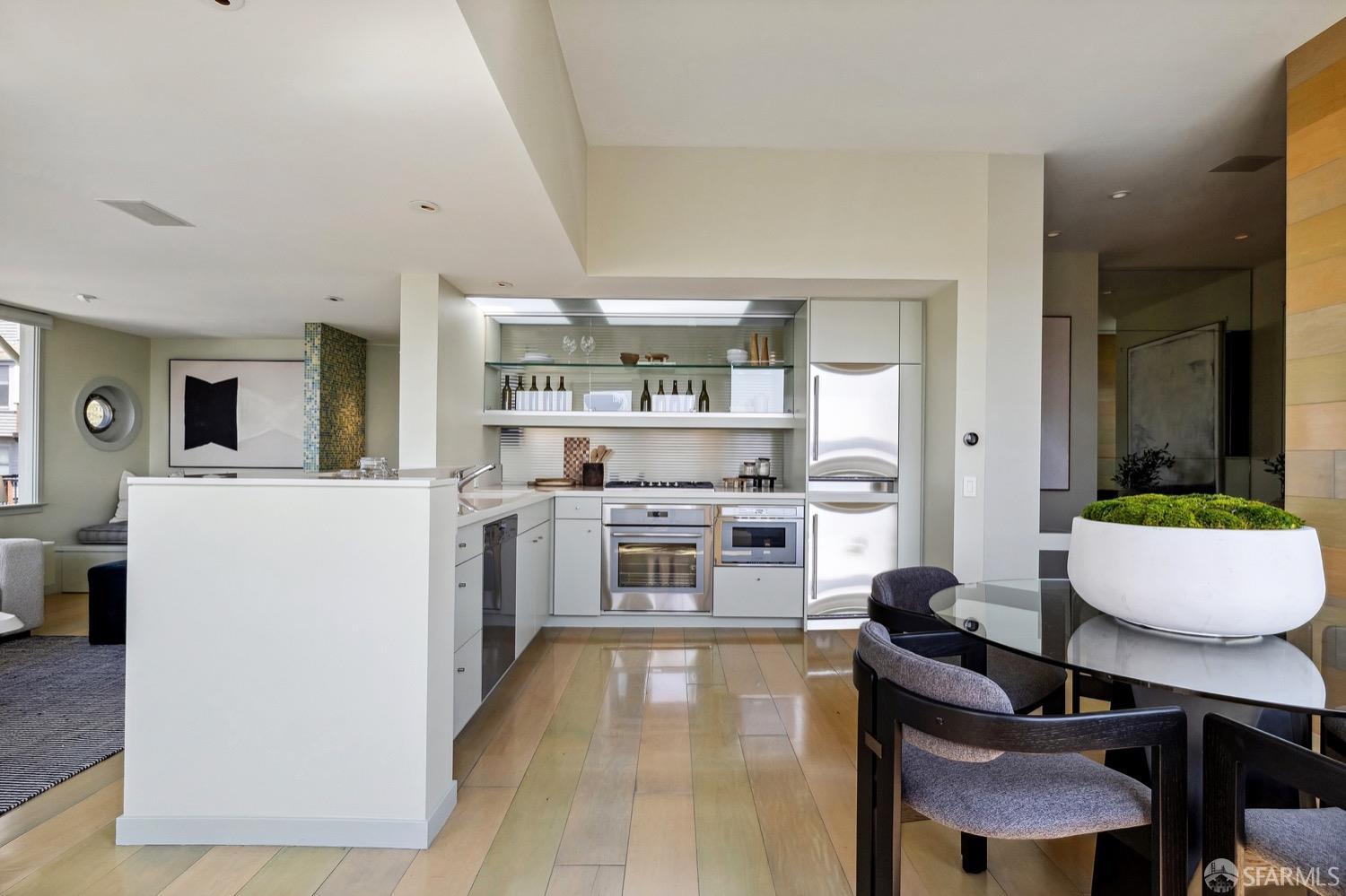 1234 Lombard Street Unit: 4