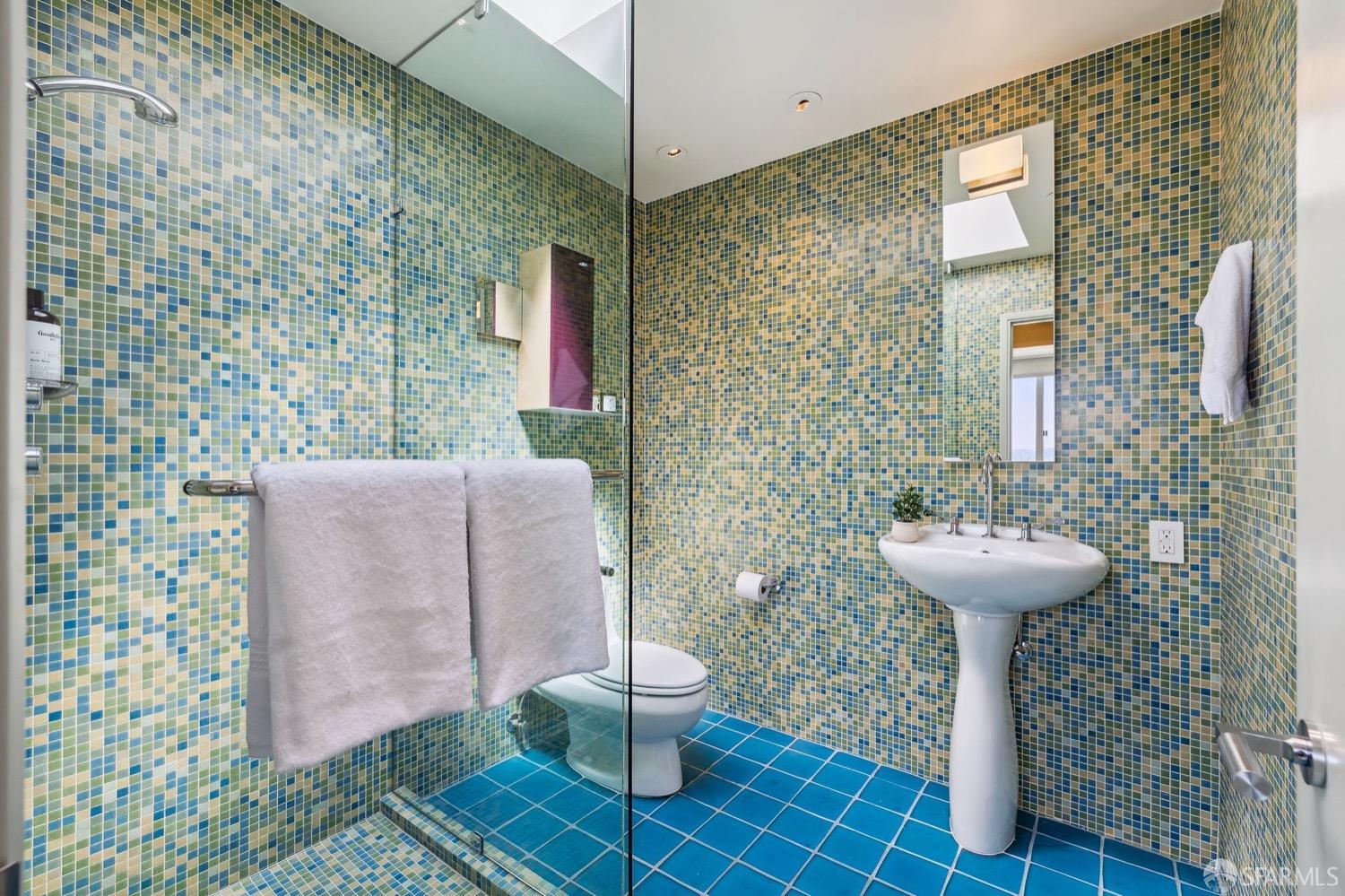 1234 Lombard Street Unit: 4