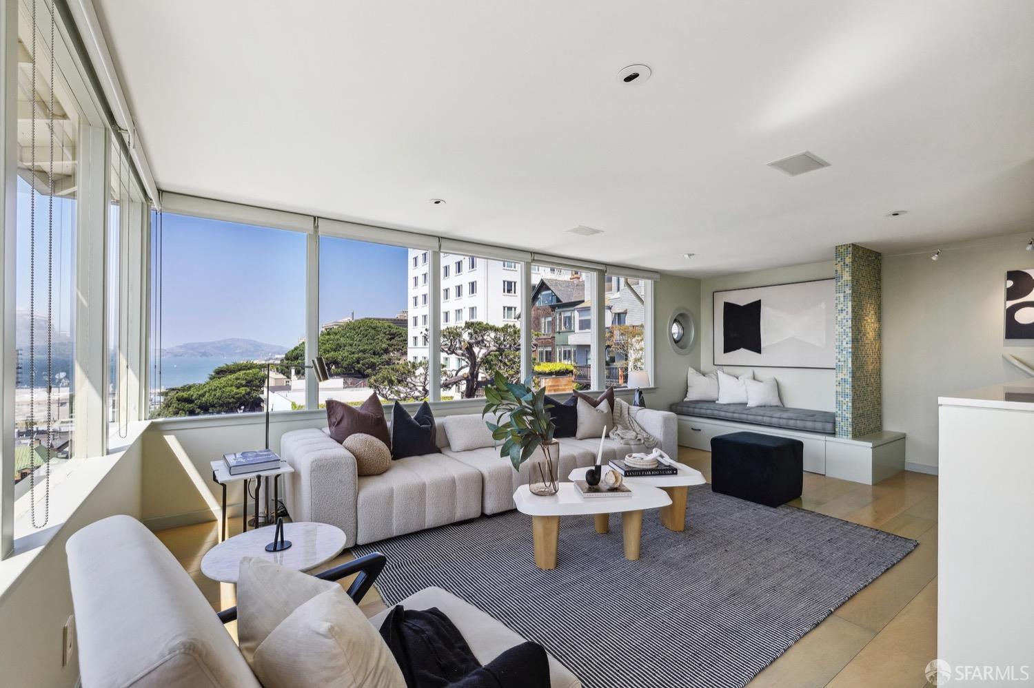 1234 Lombard Street Unit: 4