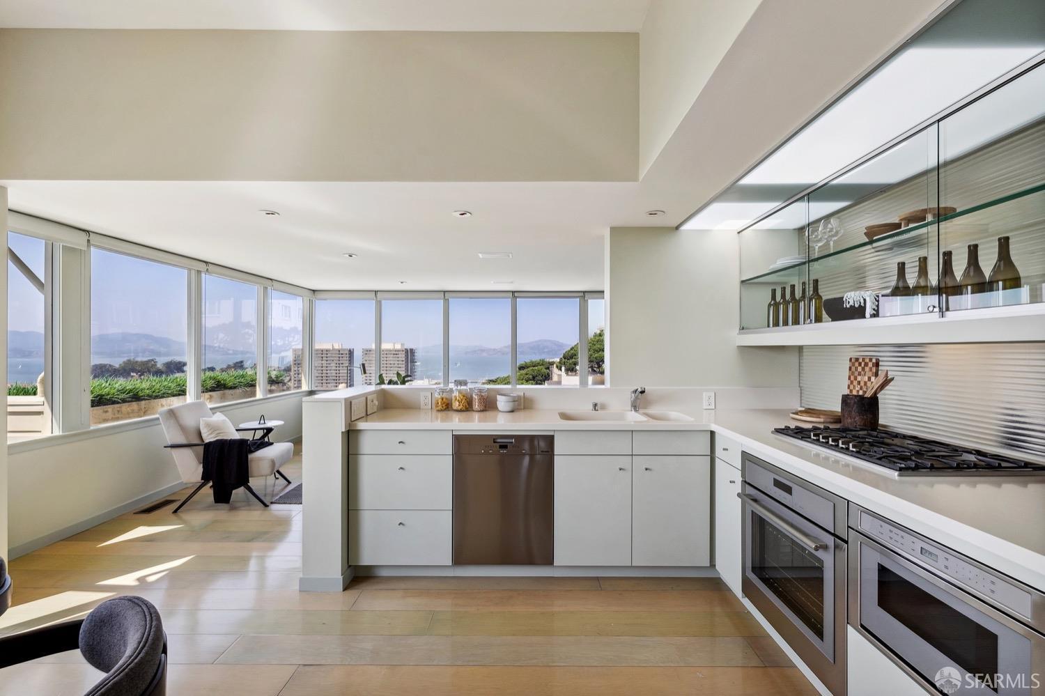 1234 Lombard Street Unit: 4