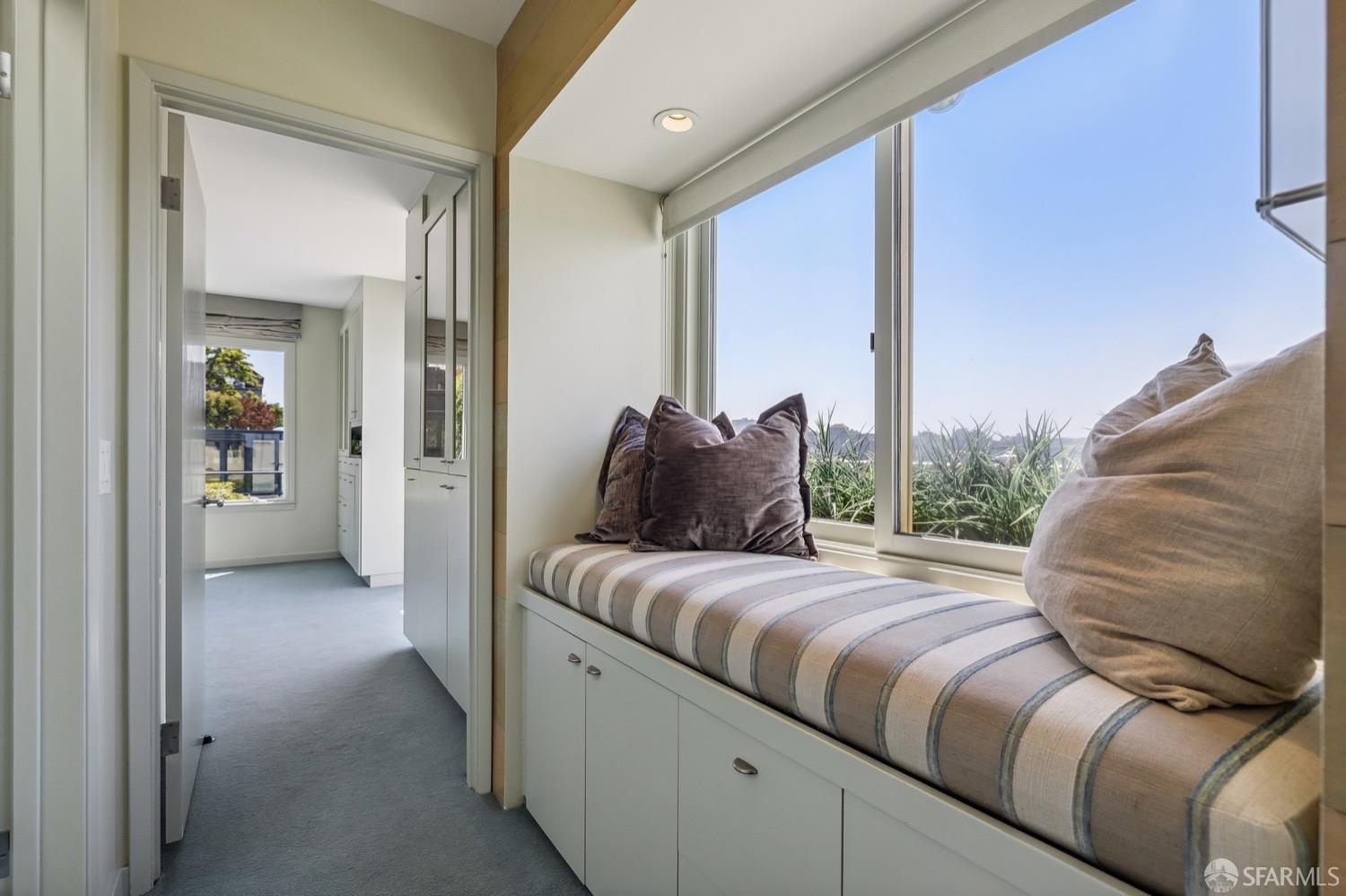 1234 Lombard Street Unit: 4