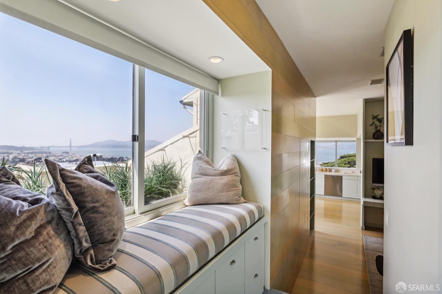 1234 Lombard Street Unit: 4