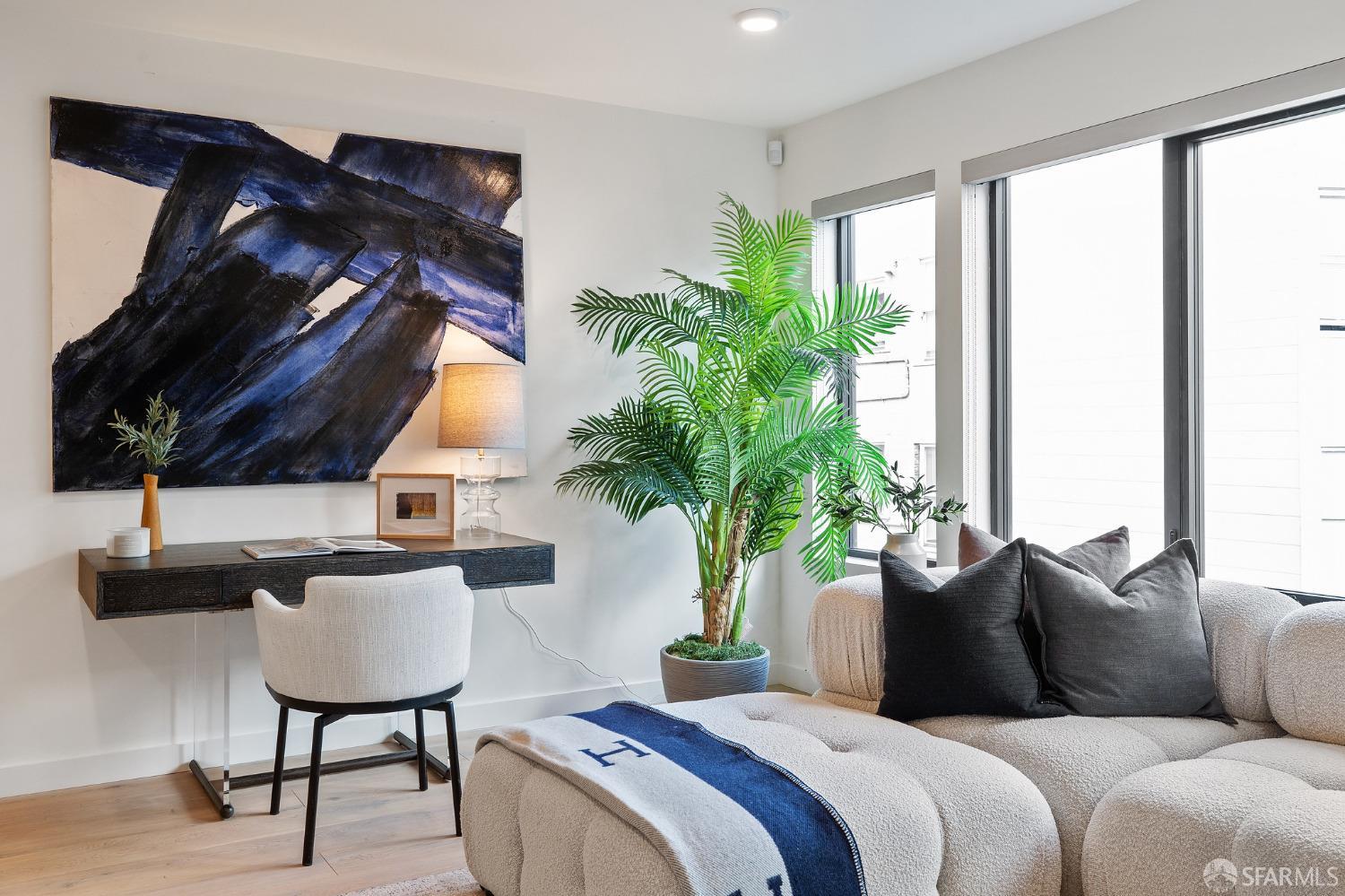 1624 Larkin Street Unit: 8