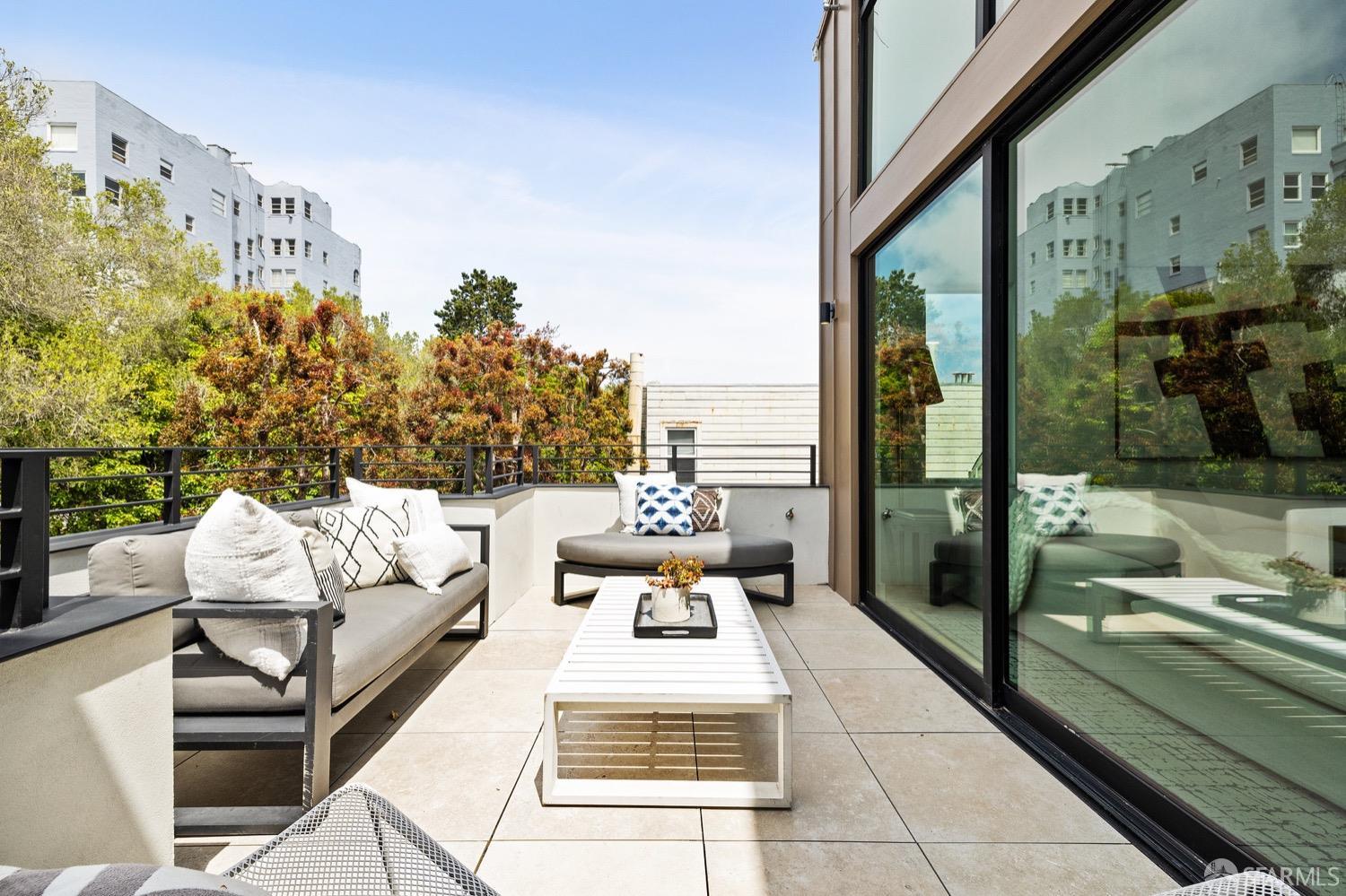 3456 Sacramento Street Unit: 5