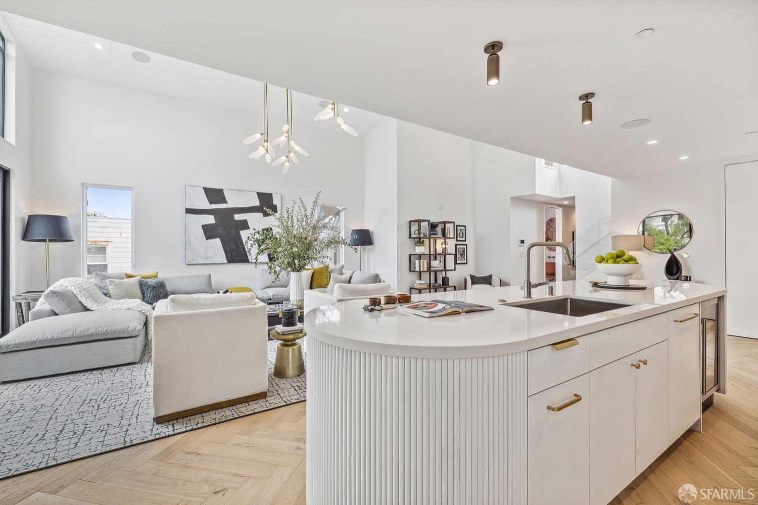 3456 Sacramento Street Unit: 5