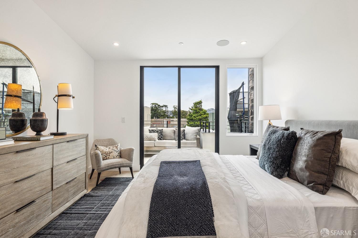 3456 Sacramento Street Unit: 5