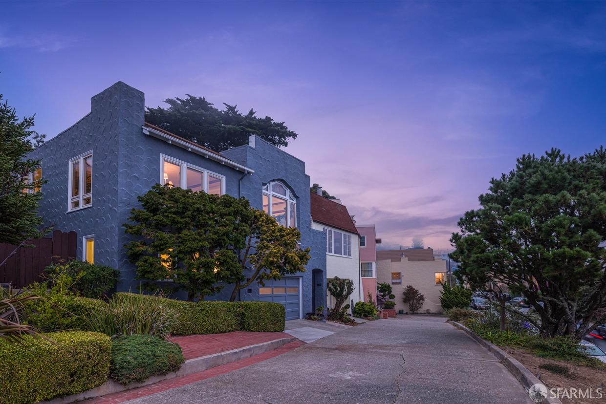 590 Melrose Avenue