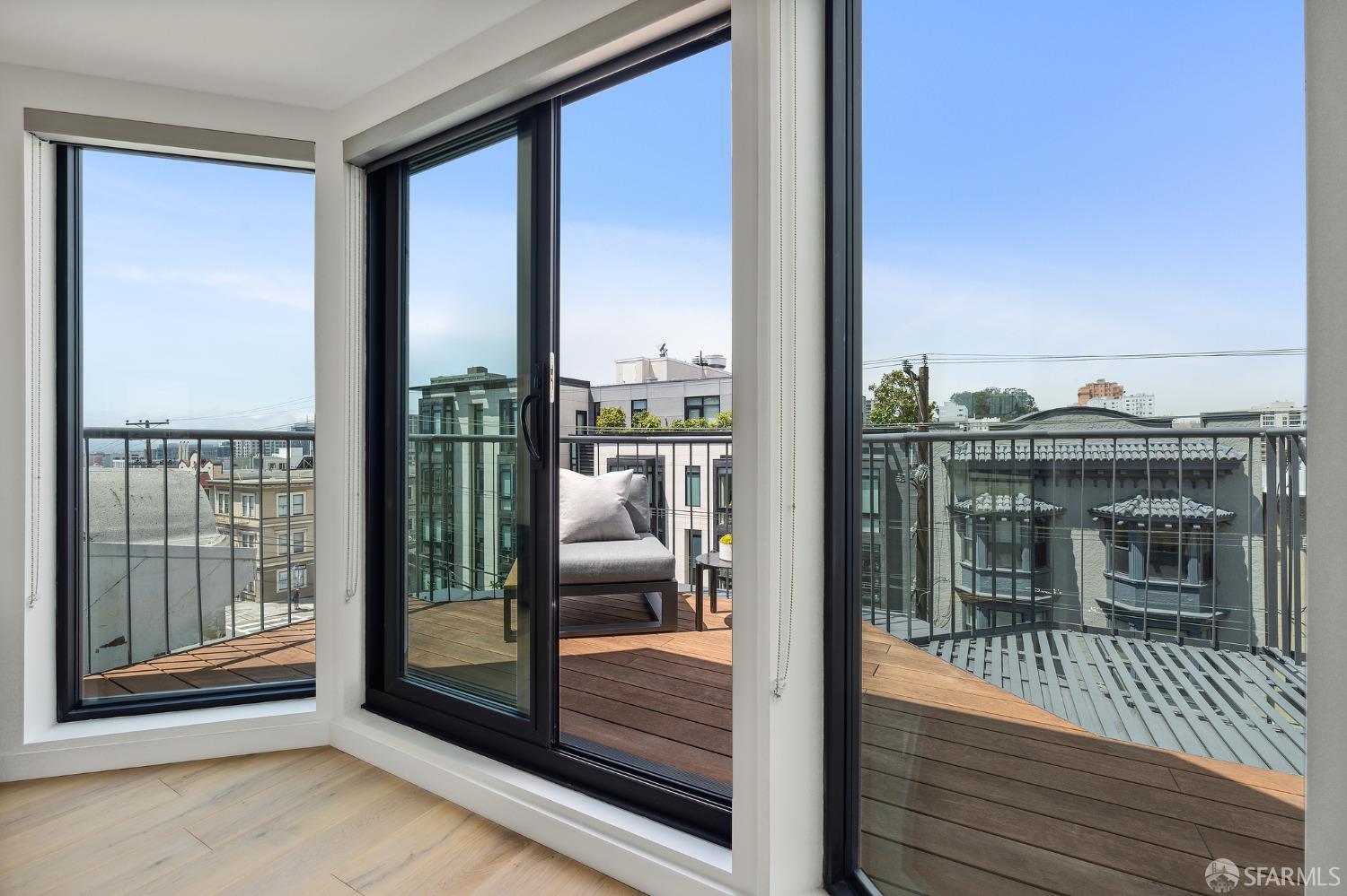 1624 Larkin Street Unit: 9