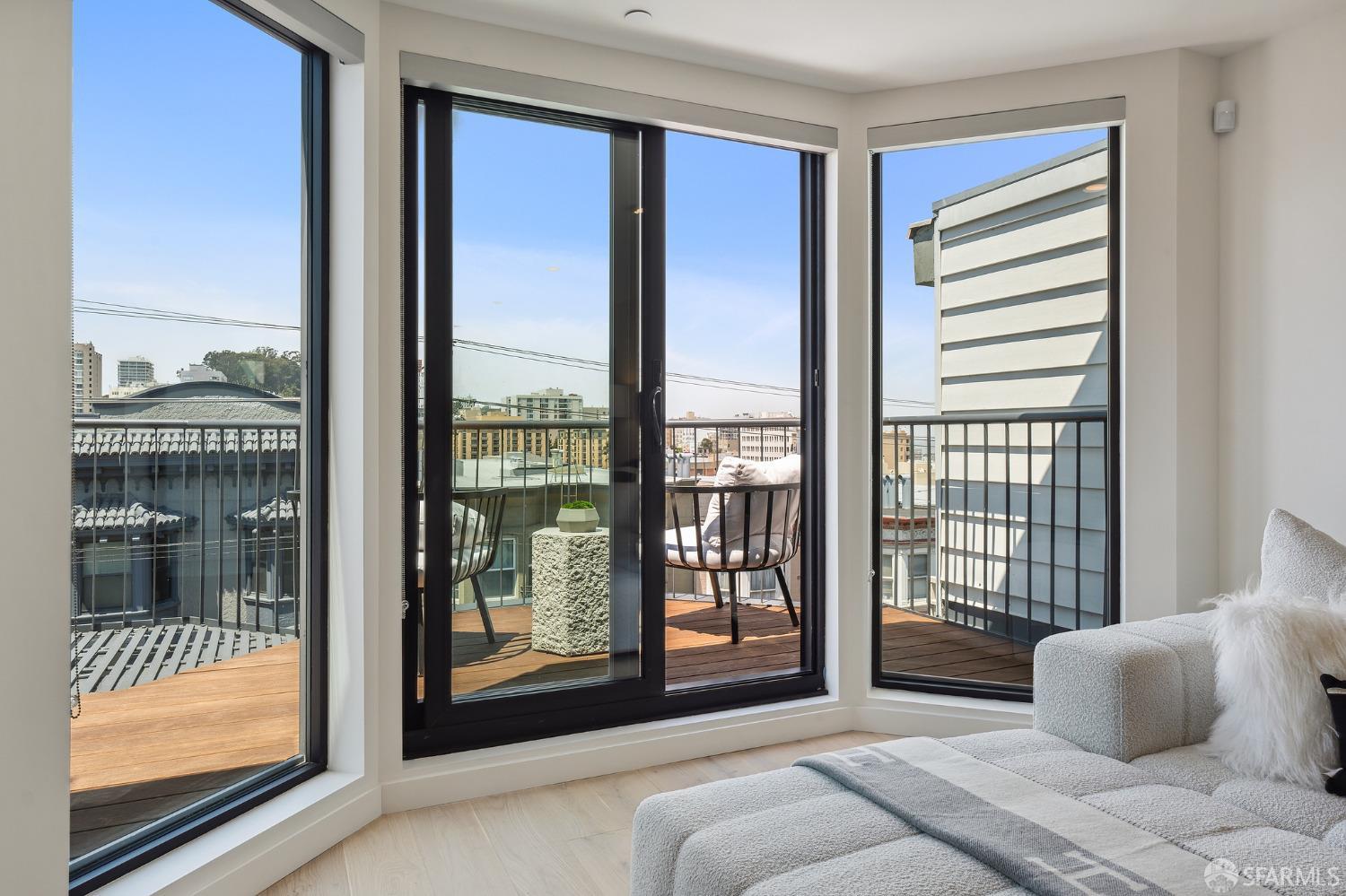 1624 Larkin Street Unit: 9