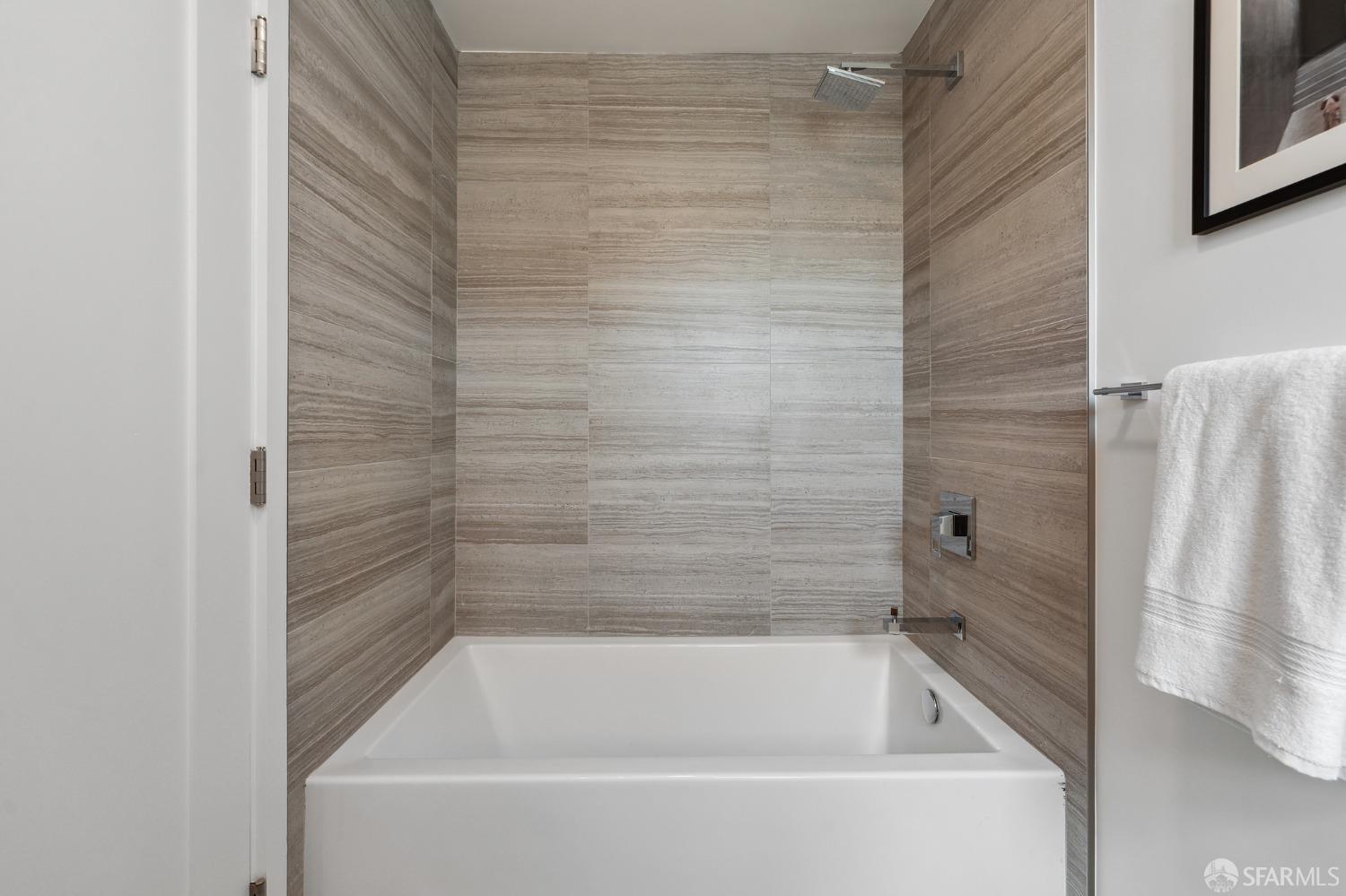 1624 Larkin Street Unit: 9