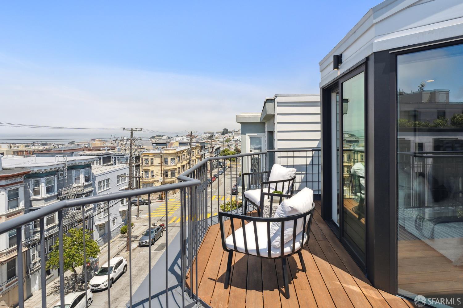 1624 Larkin Street Unit: 9