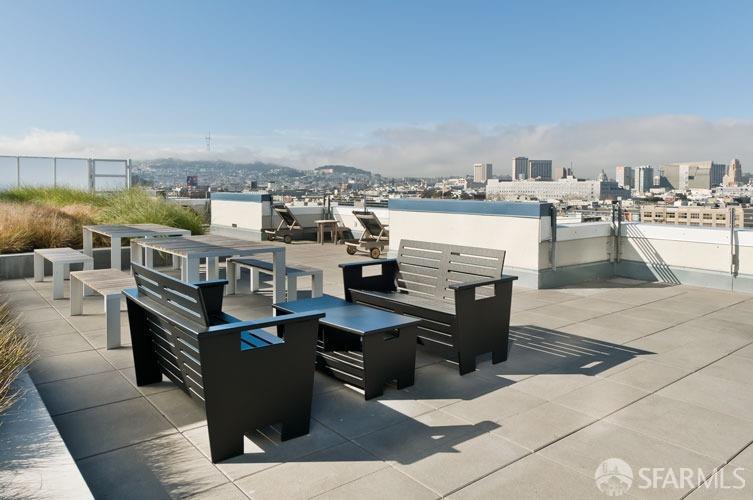 300 Berry Street Unit: 1207