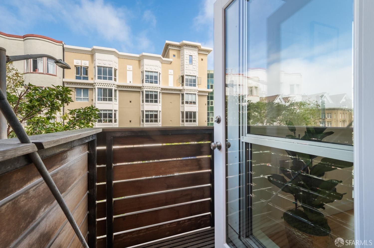 1521 Sutter Street # 302