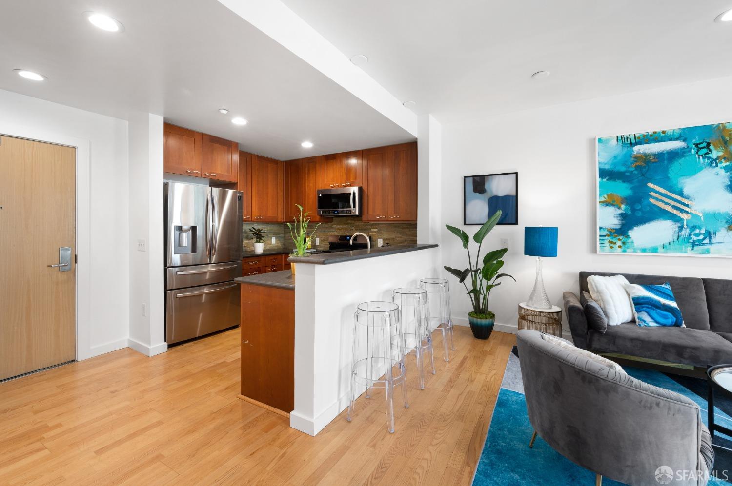1521 Sutter Street # 302
