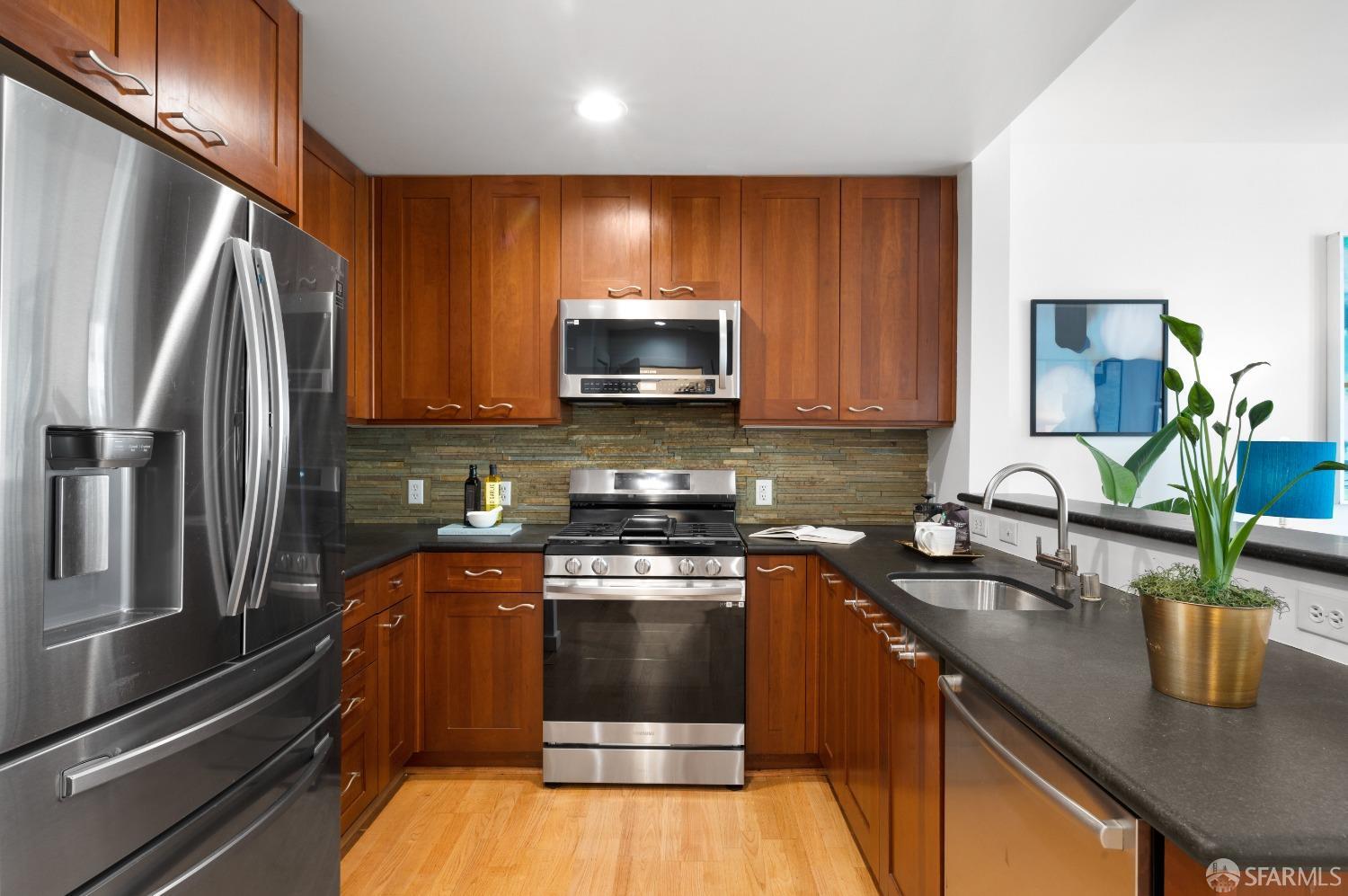 1521 Sutter Street # 302