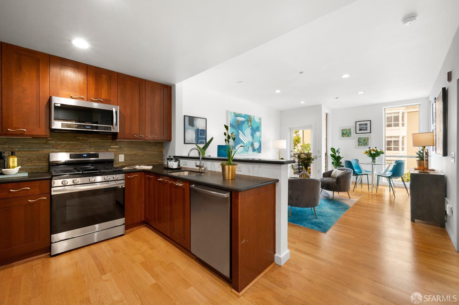 1521 Sutter Street # 302