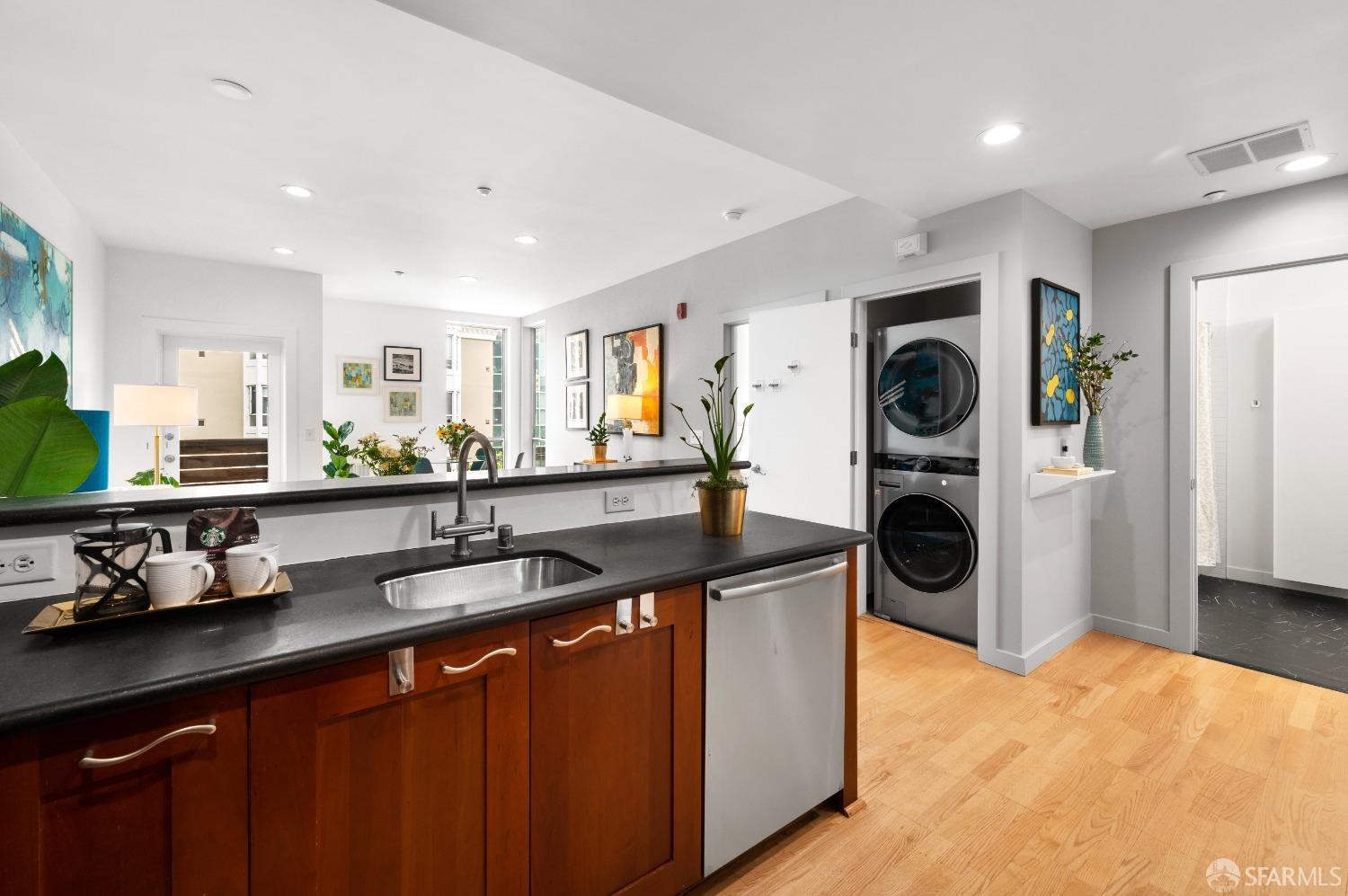 1521 Sutter Street # 302