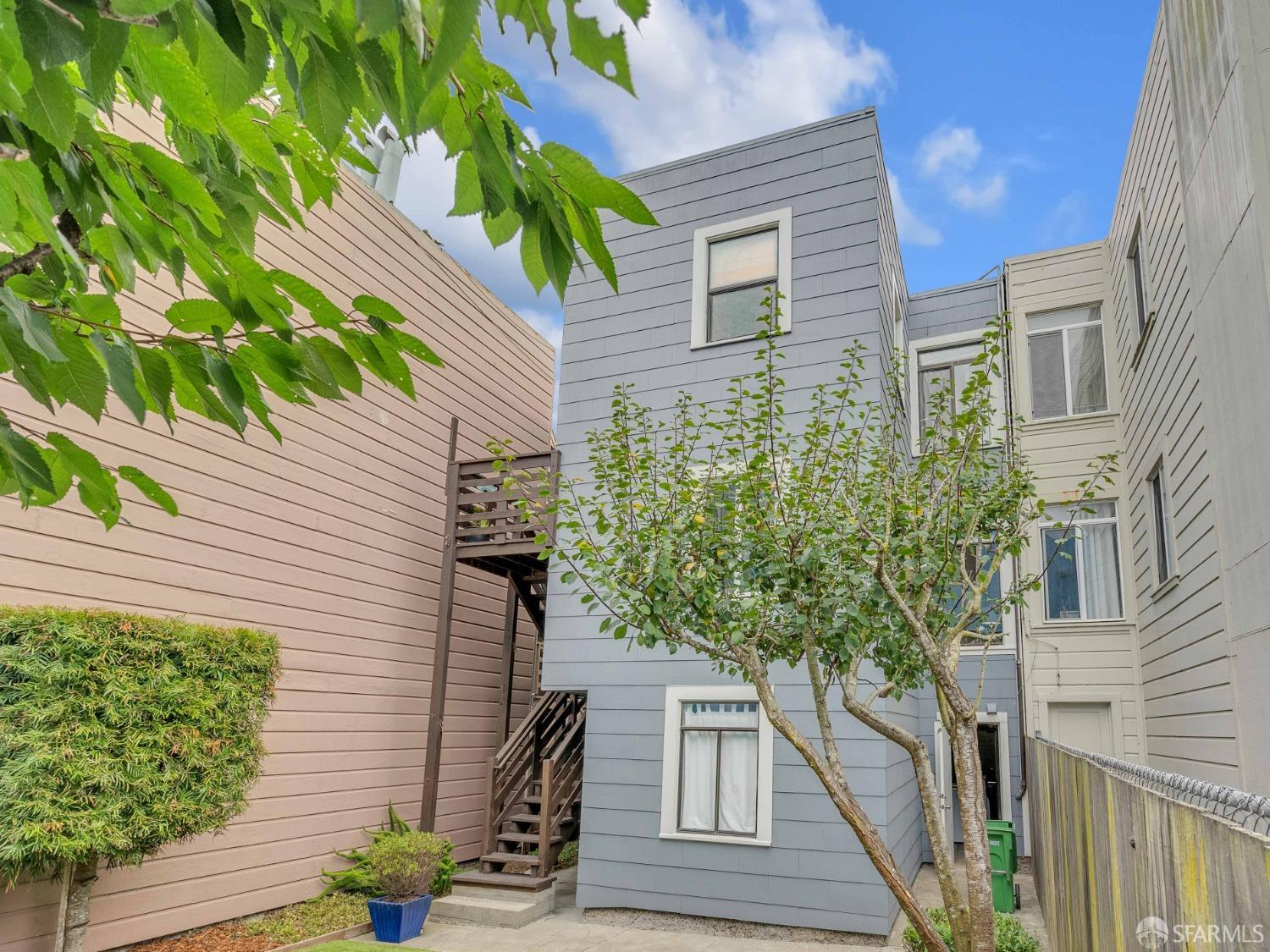 207 18th Avenue