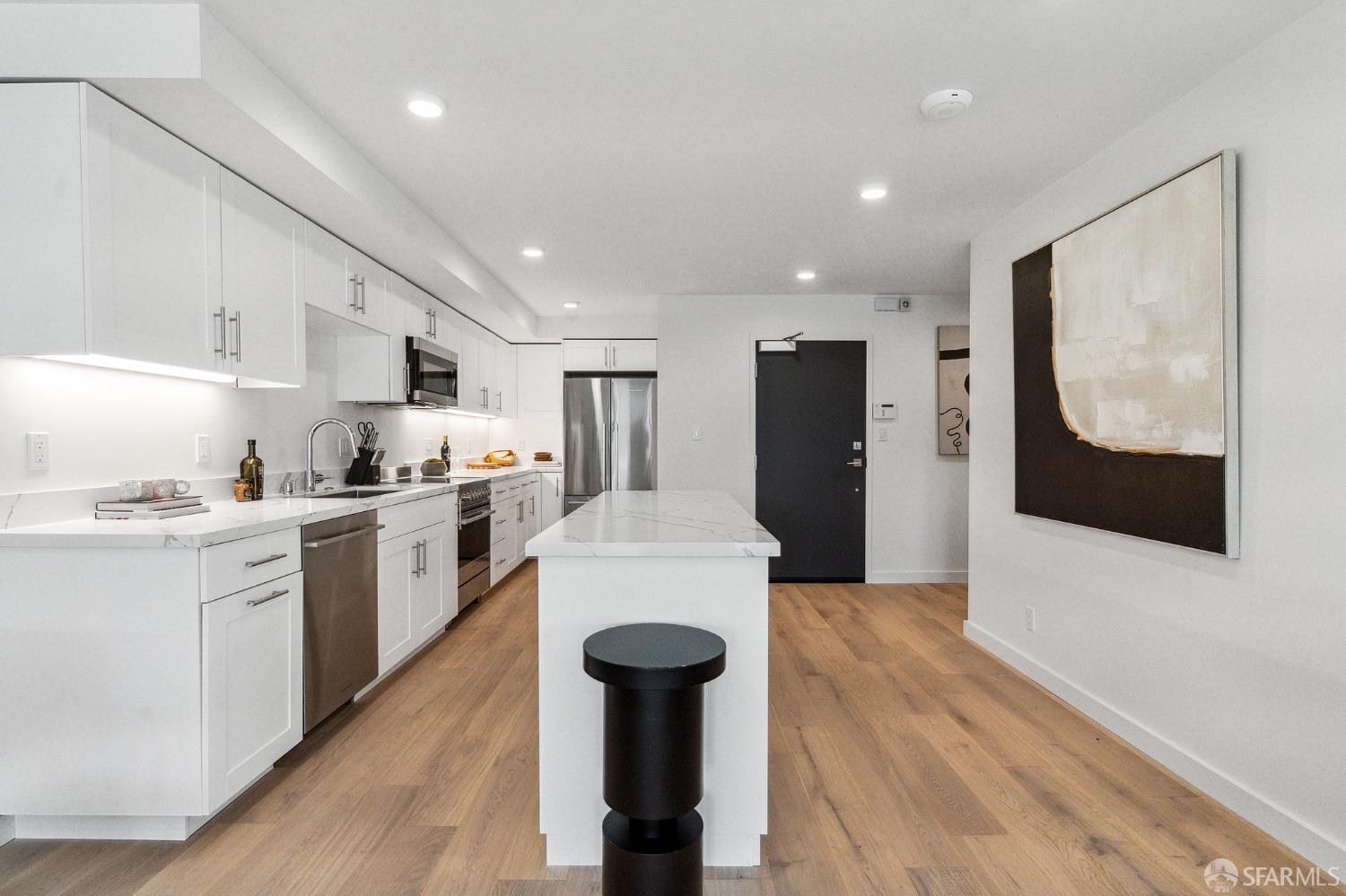 1624 Larkin Street Unit: 7