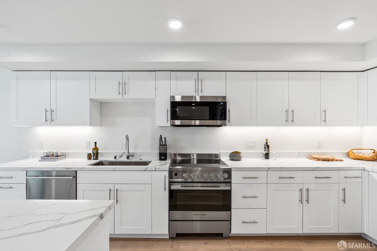 1624 Larkin Street Unit: 7