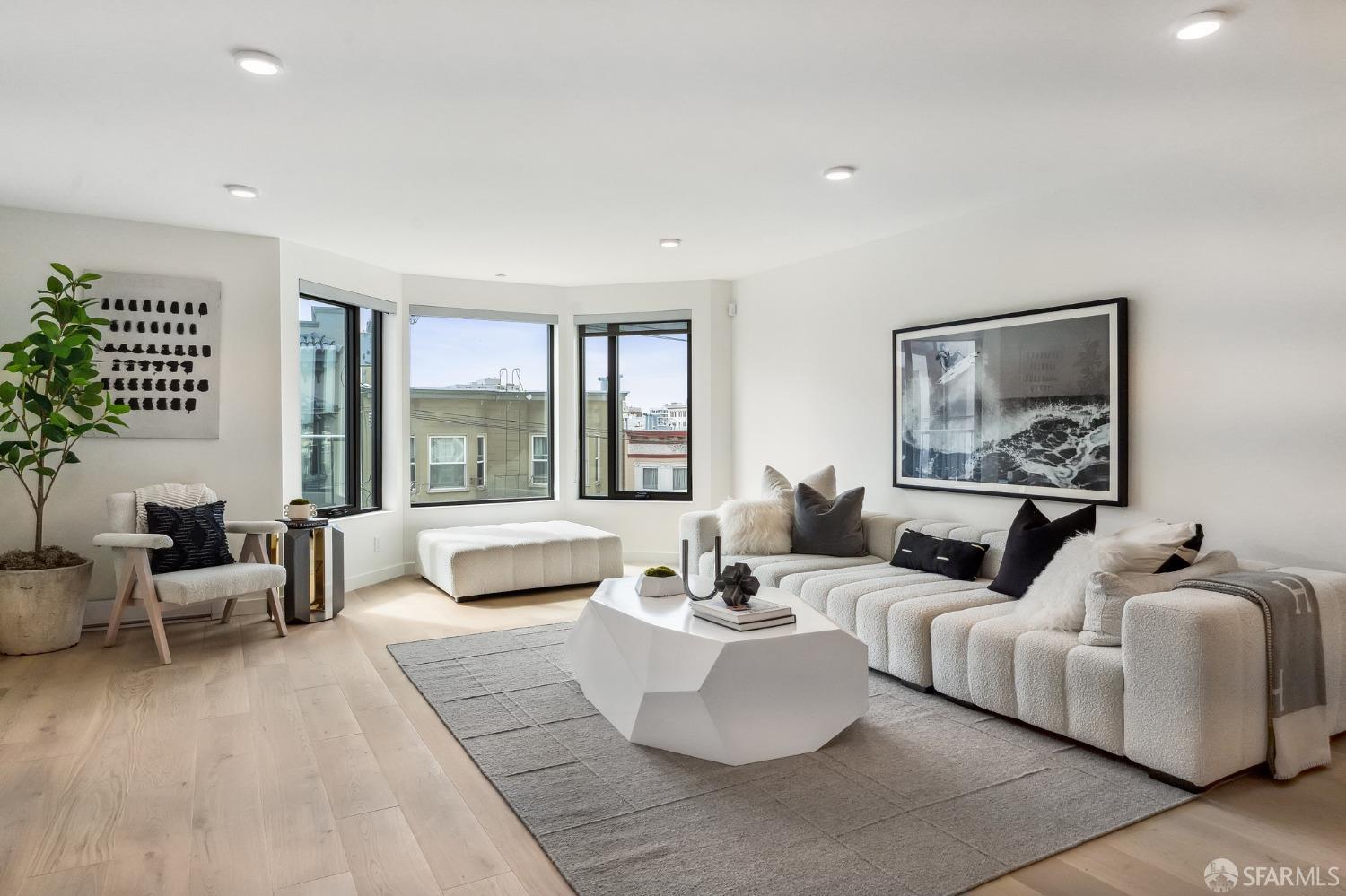 1624 Larkin Street Unit: 7