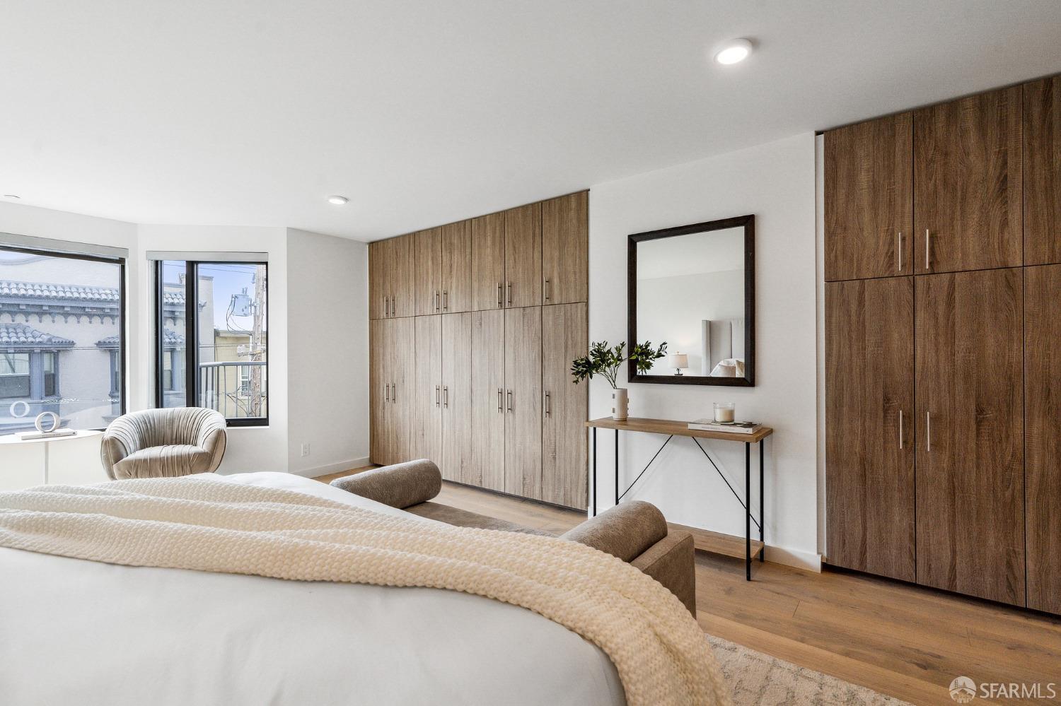 1624 Larkin Street Unit: 7
