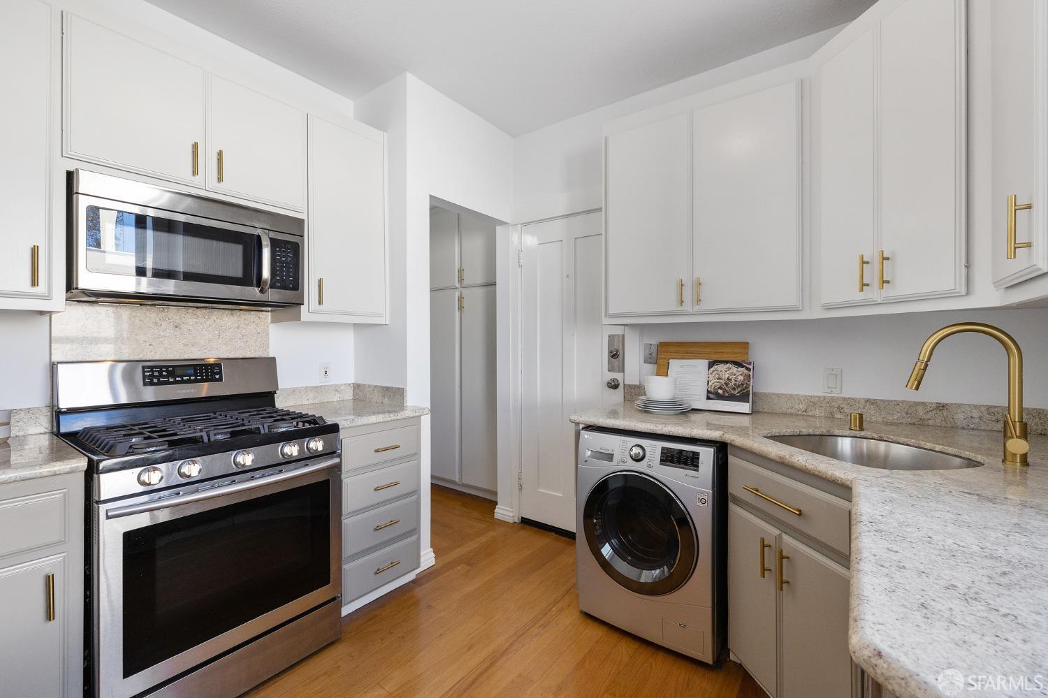 1855 Sacramento Street Unit: 11