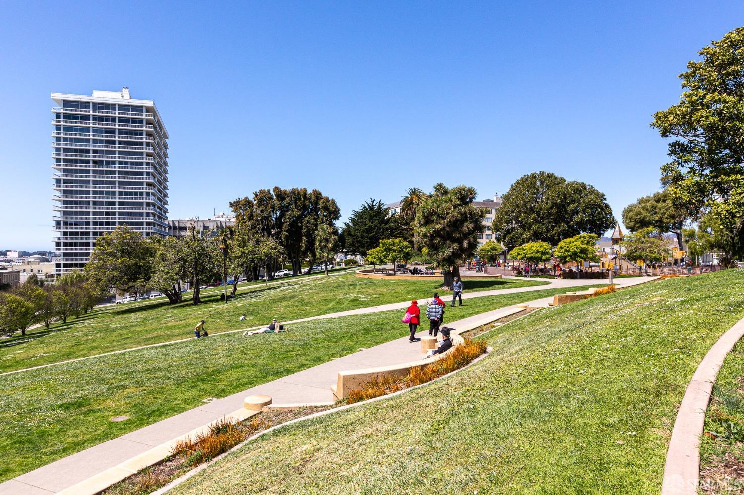 1855 Sacramento Street Unit: 11