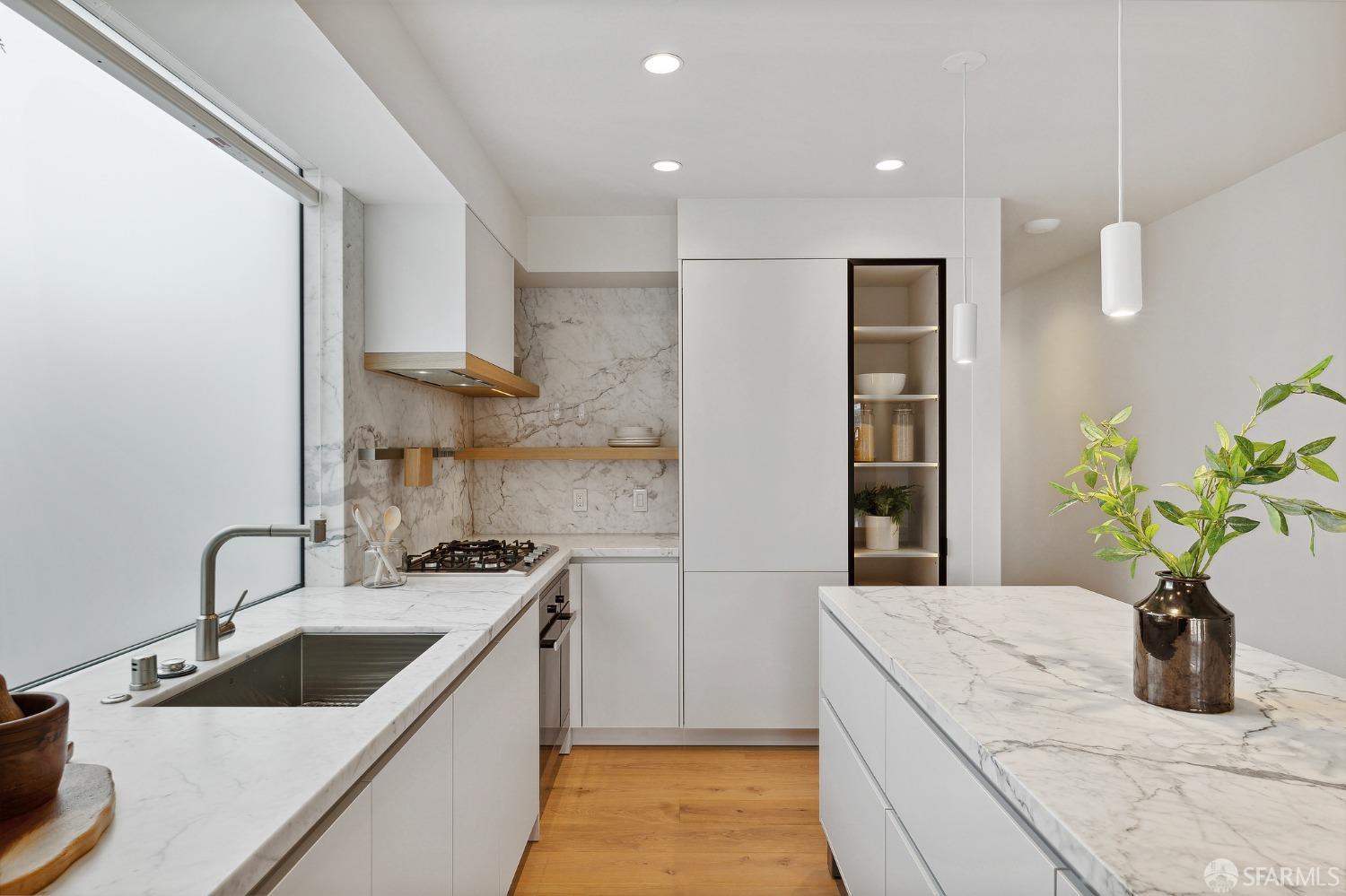 3310 Mission Street Unit: 4