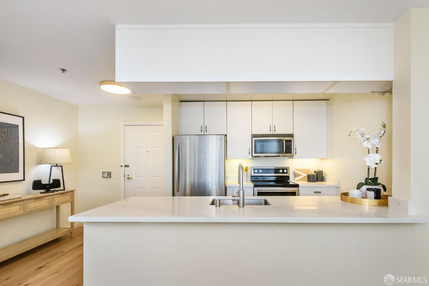 2075 Sutter Street Unit: 319