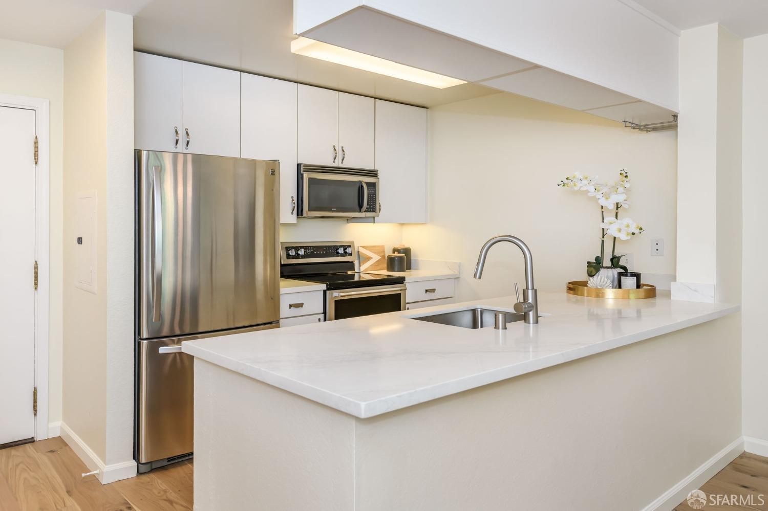 2075 Sutter Street Unit: 319