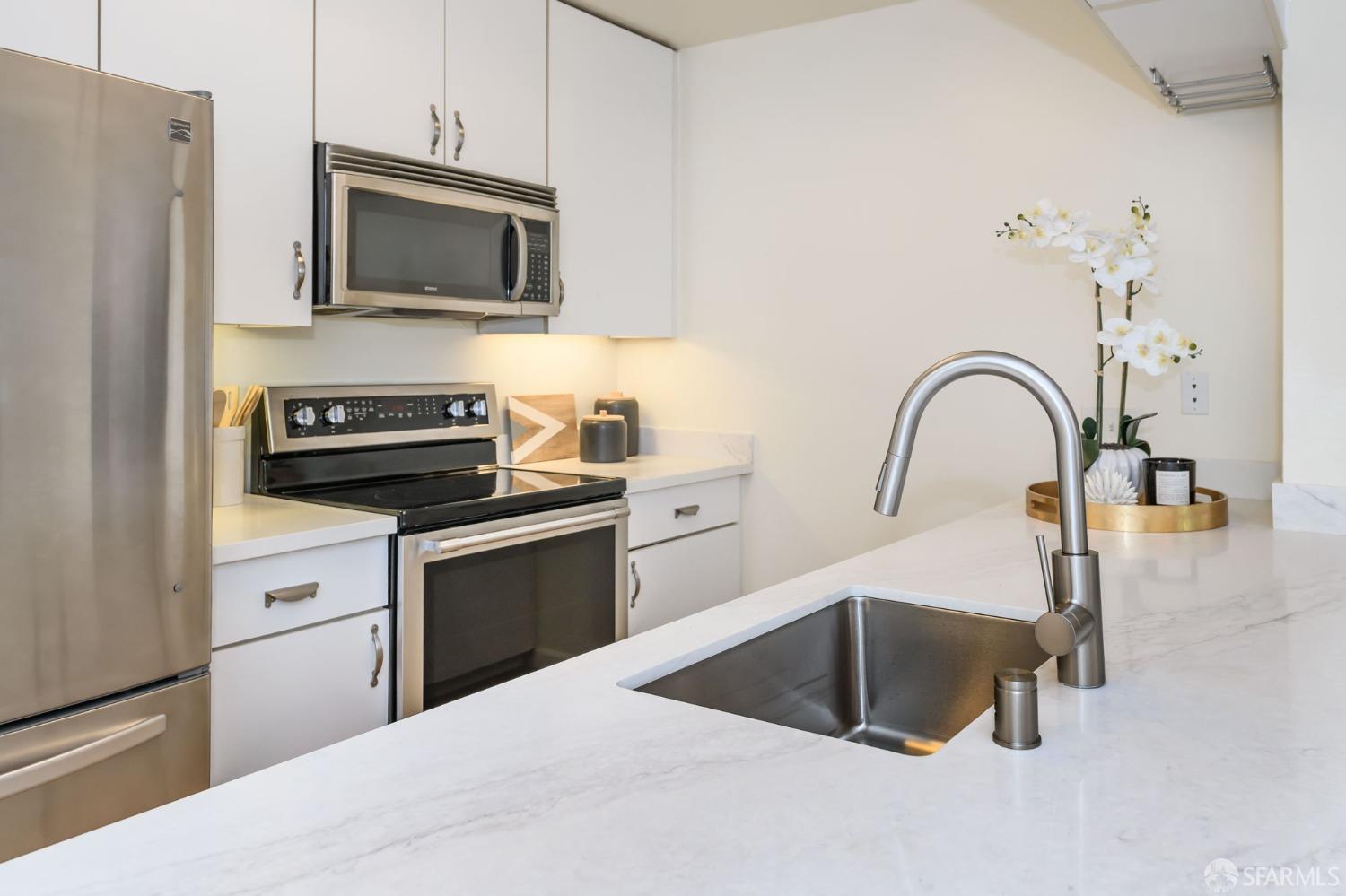 2075 Sutter Street Unit: 319