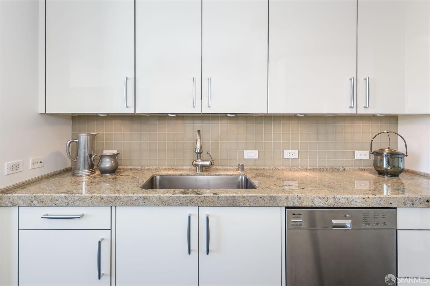 188 Minna Street Unit: 33E