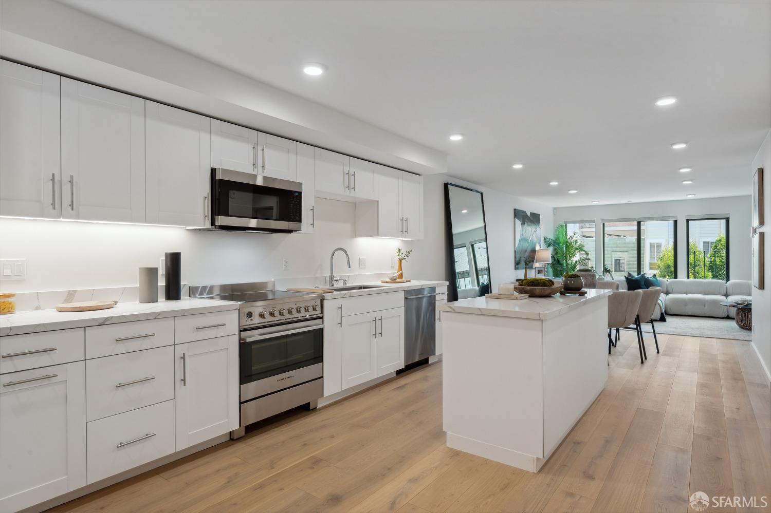 1624 Larkin Street Unit: 6